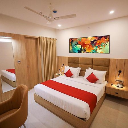 The Royal Legacy Hotel ลัคเนา ภายนอก รูปภาพ