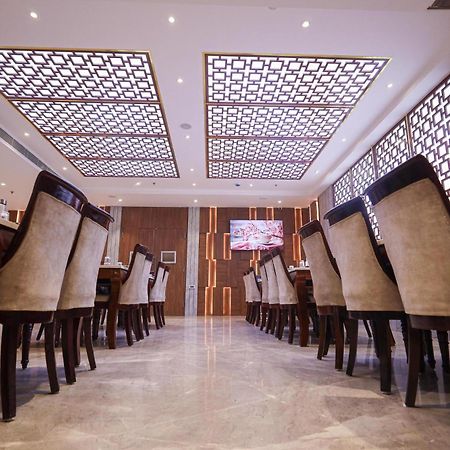 The Royal Legacy Hotel ลัคเนา ภายนอก รูปภาพ