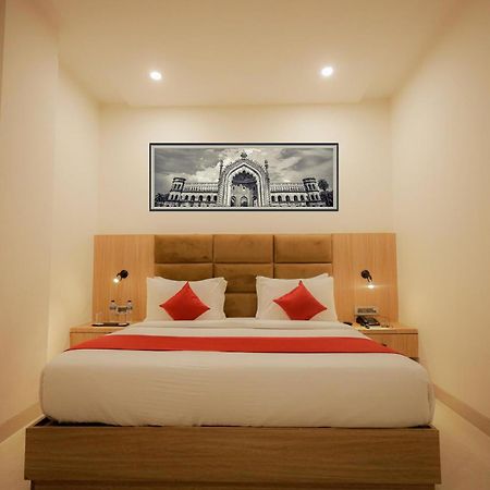 The Royal Legacy Hotel ลัคเนา ภายนอก รูปภาพ