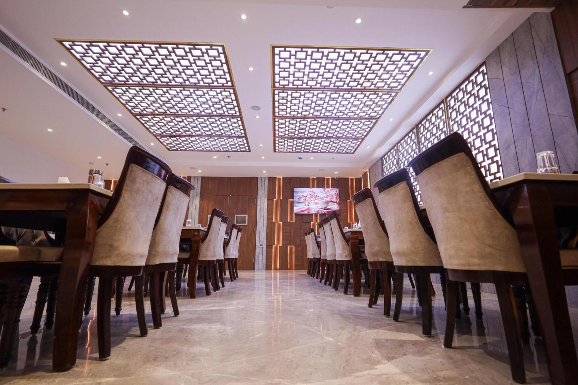 The Royal Legacy Hotel ลัคเนา ภายนอก รูปภาพ