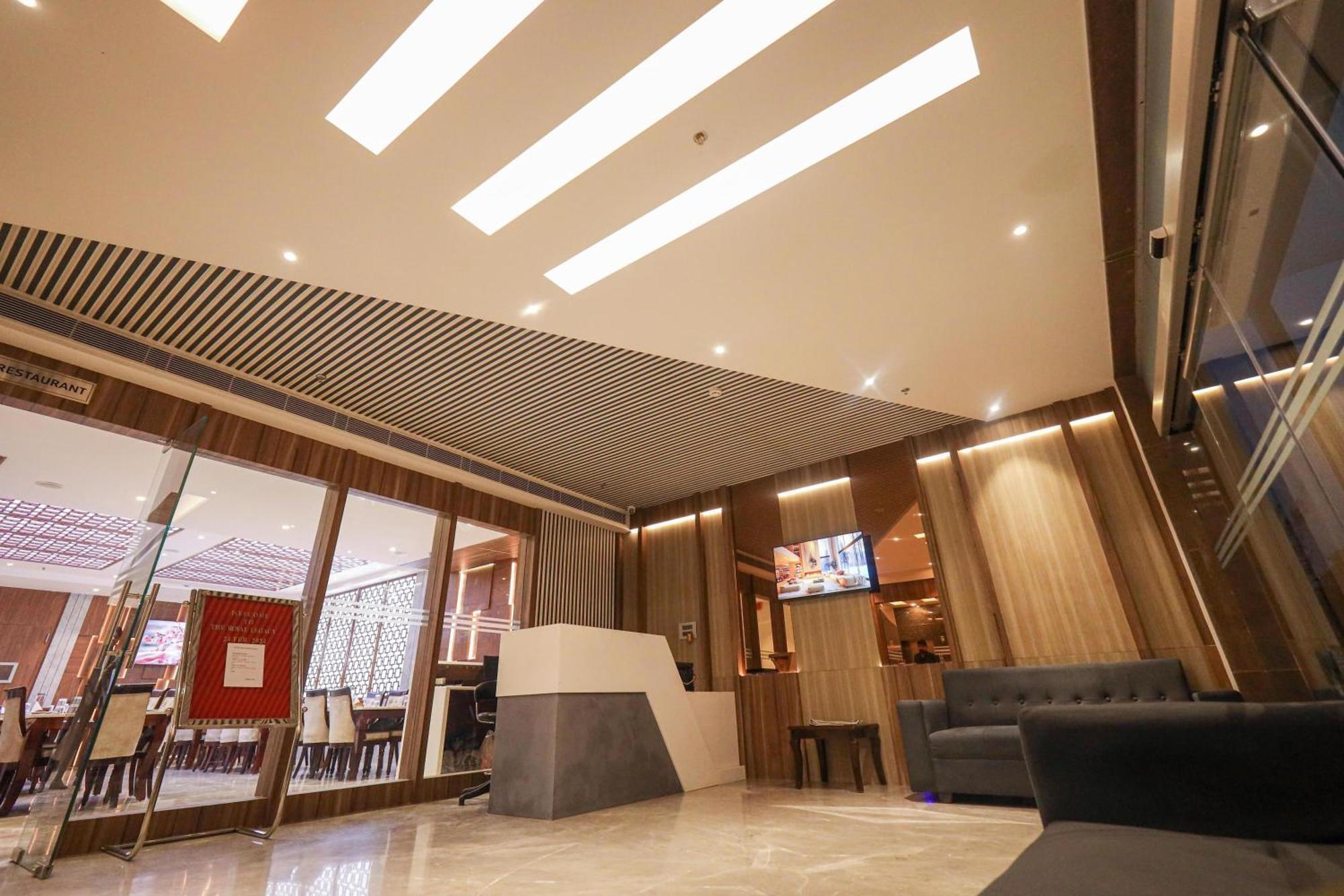 The Royal Legacy Hotel ลัคเนา ภายนอก รูปภาพ