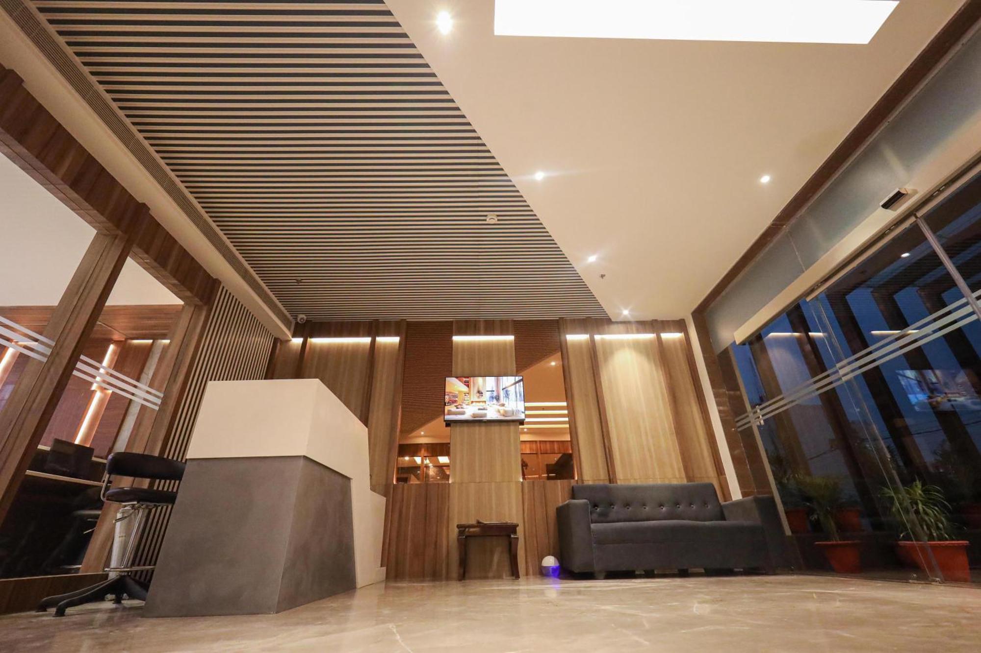 The Royal Legacy Hotel ลัคเนา ภายนอก รูปภาพ