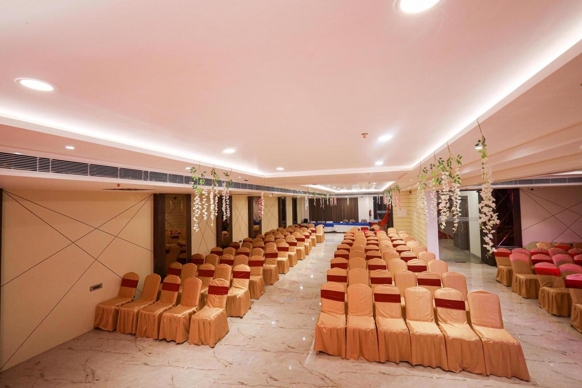 The Royal Legacy Hotel ลัคเนา ภายนอก รูปภาพ