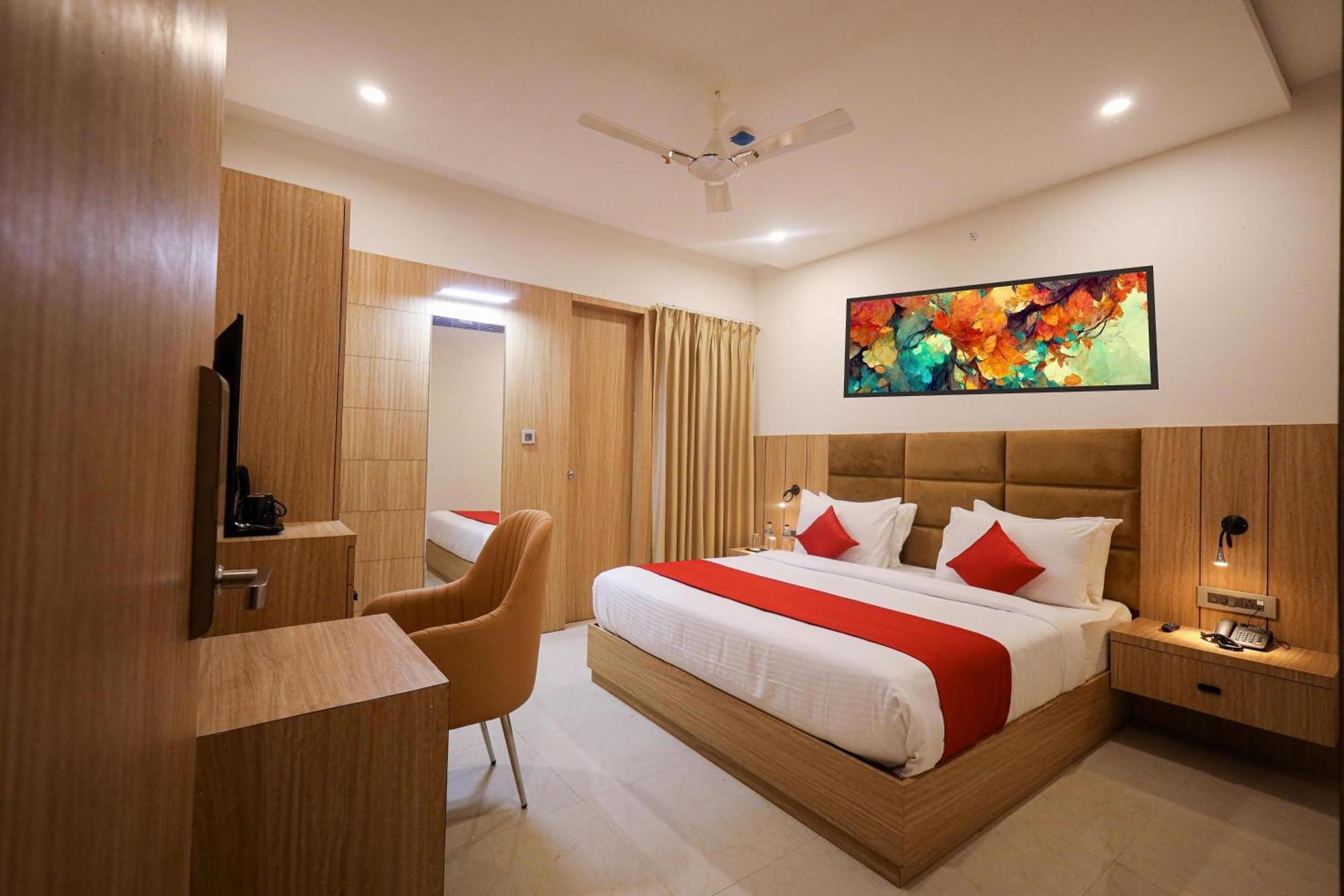 The Royal Legacy Hotel ลัคเนา ภายนอก รูปภาพ