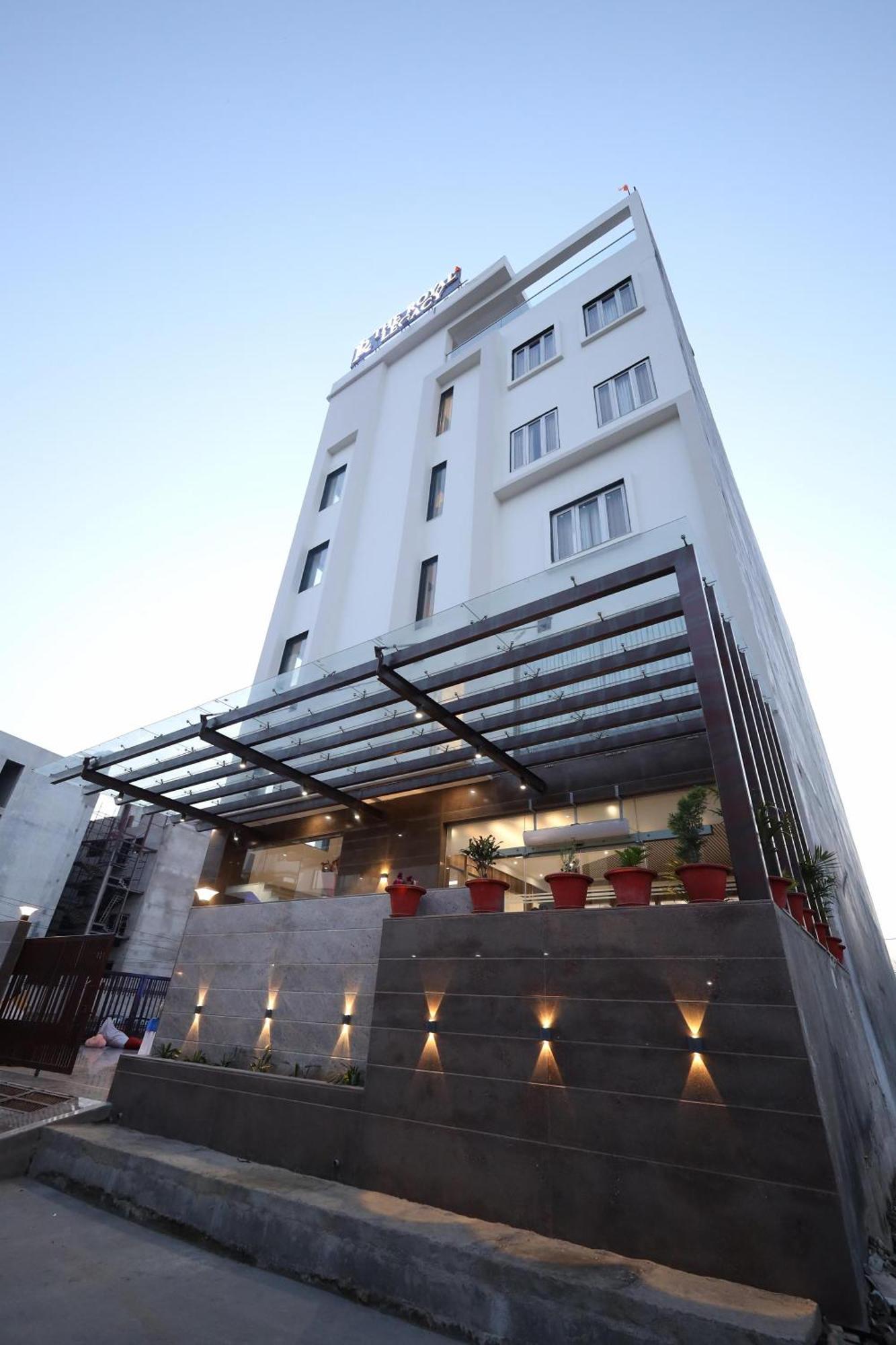 The Royal Legacy Hotel ลัคเนา ภายนอก รูปภาพ