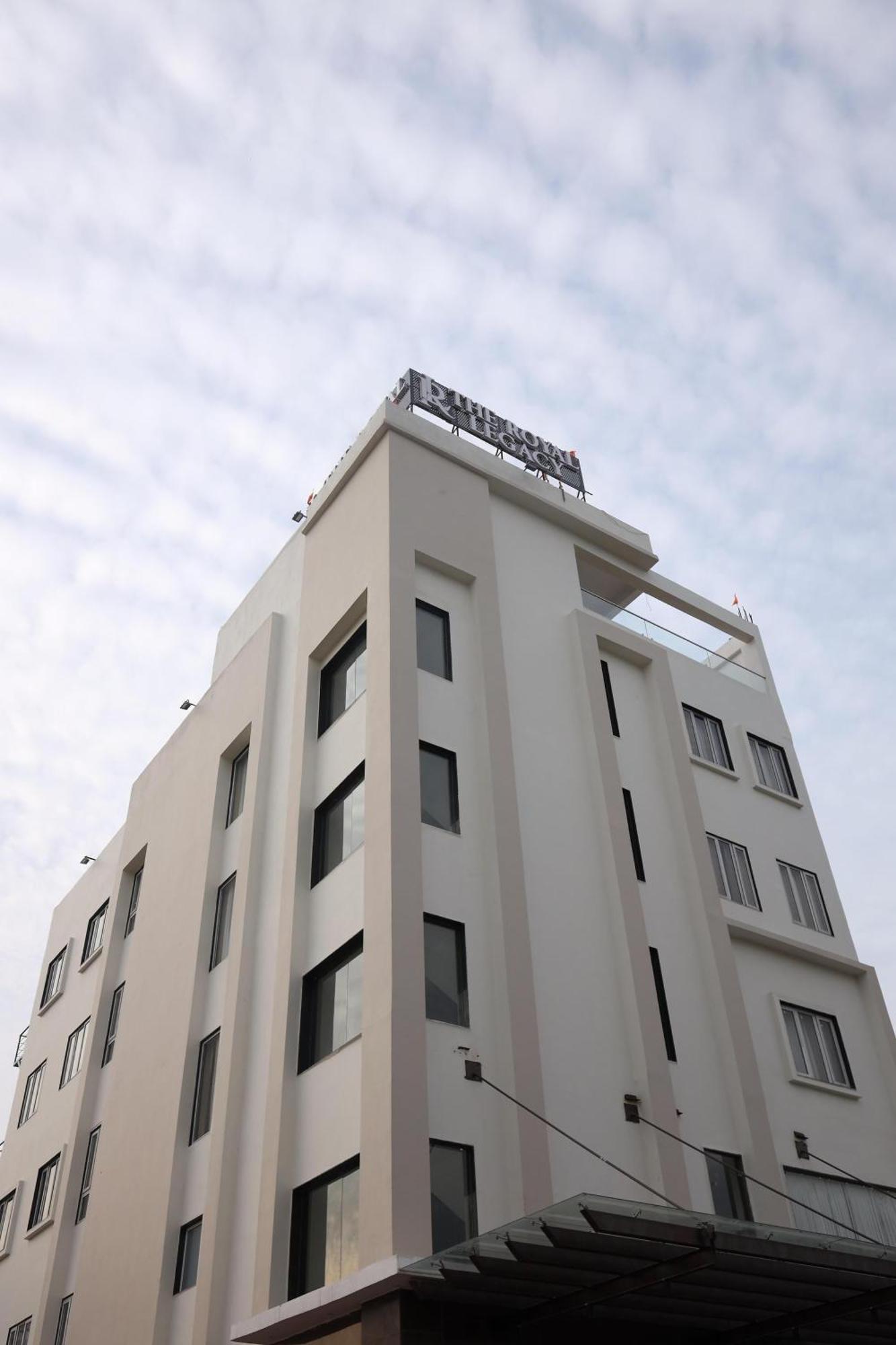 The Royal Legacy Hotel ลัคเนา ภายนอก รูปภาพ