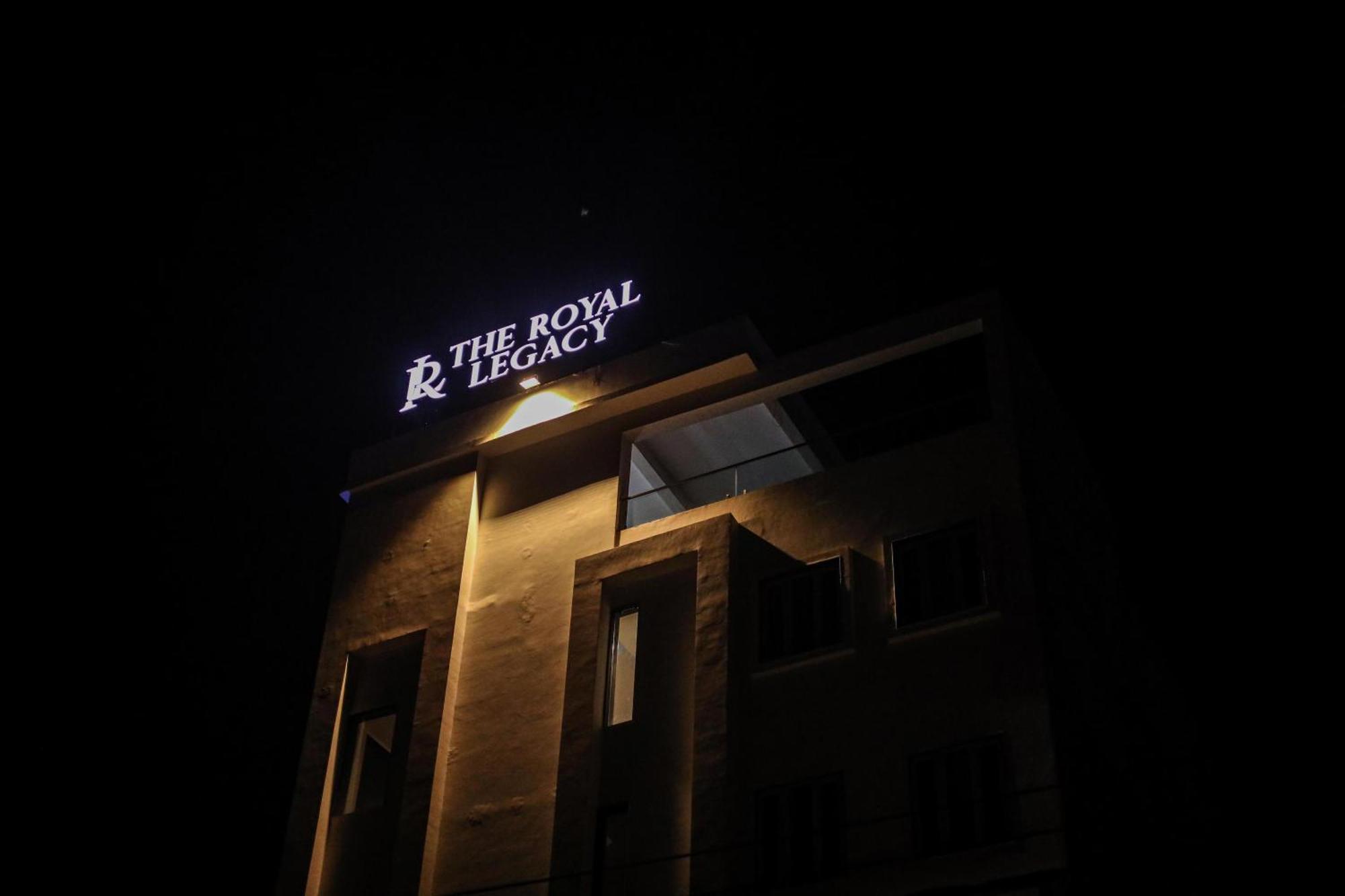 The Royal Legacy Hotel ลัคเนา ภายนอก รูปภาพ