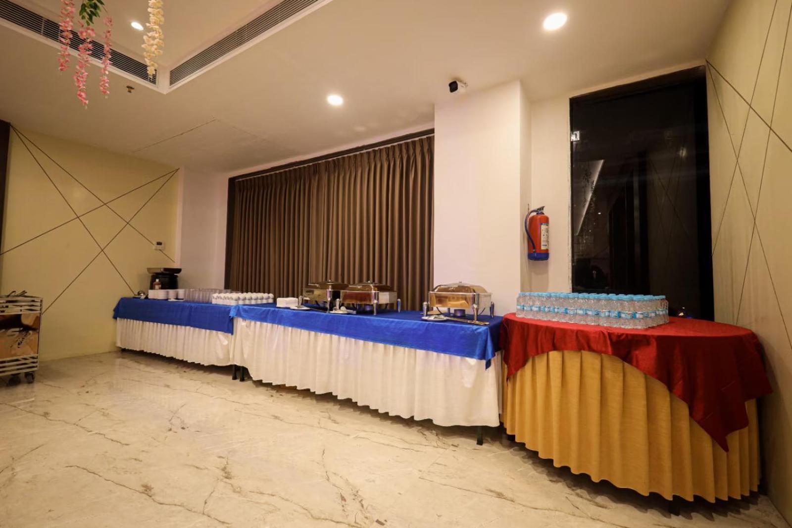 The Royal Legacy Hotel ลัคเนา ภายนอก รูปภาพ