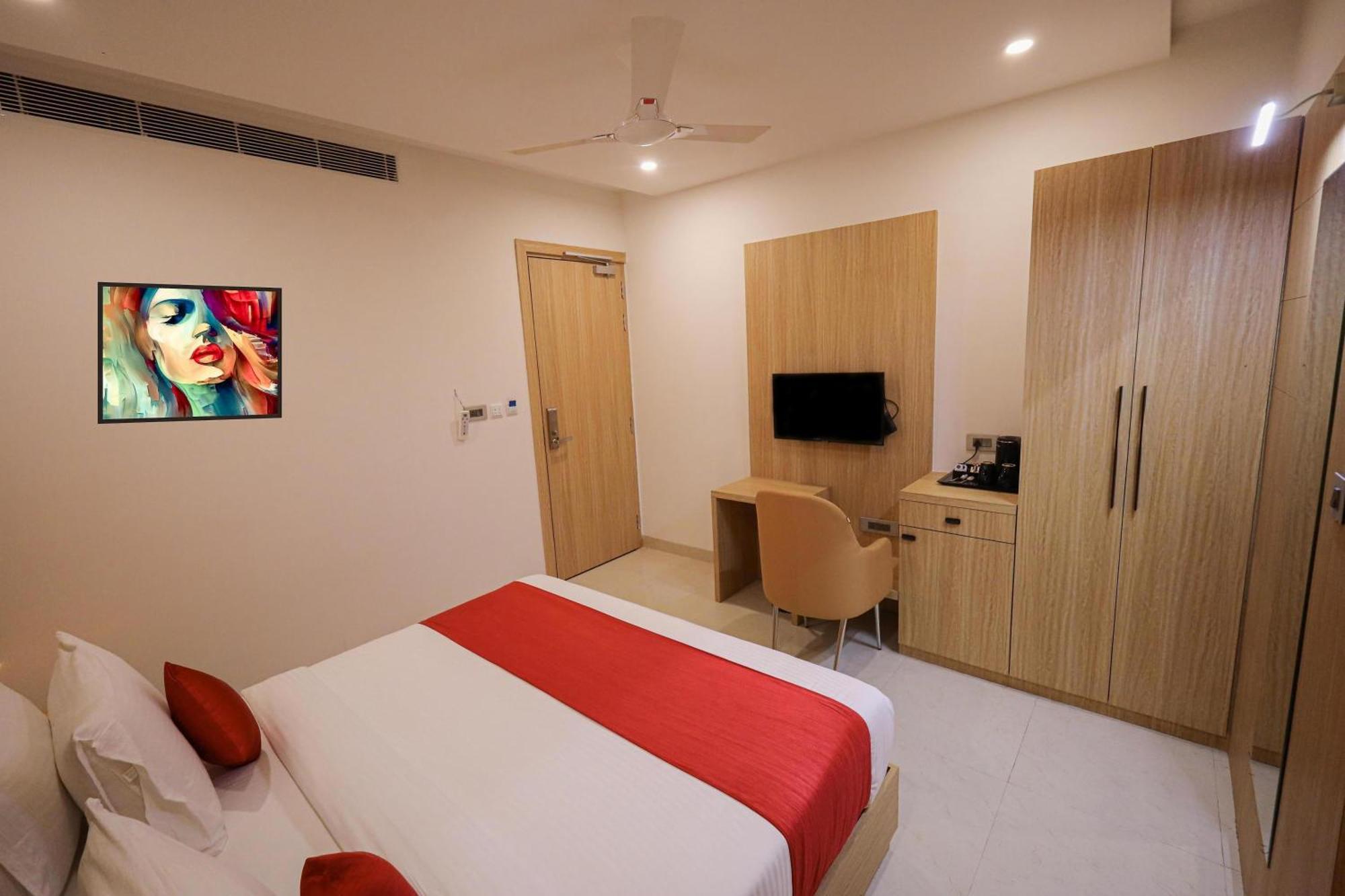 The Royal Legacy Hotel ลัคเนา ภายนอก รูปภาพ