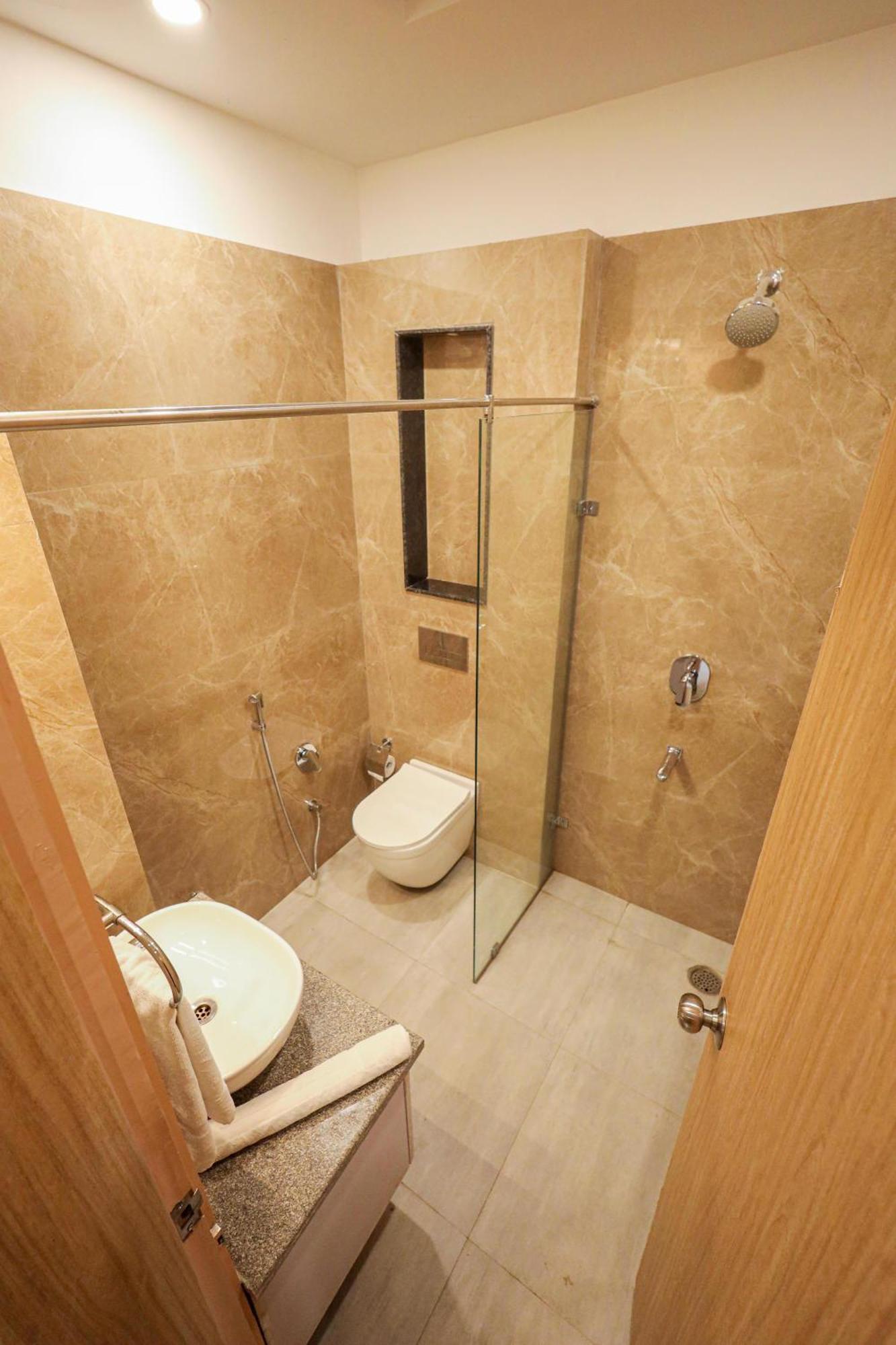 The Royal Legacy Hotel ลัคเนา ภายนอก รูปภาพ
