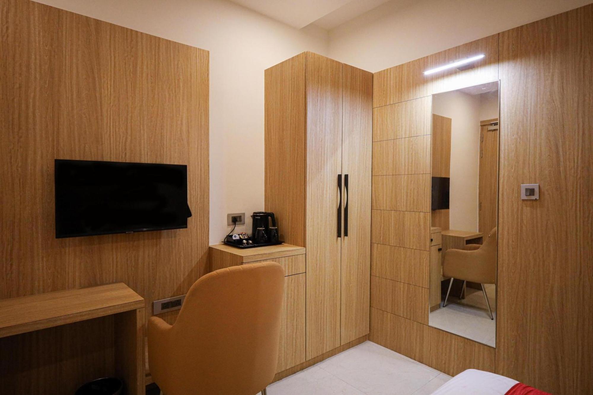 The Royal Legacy Hotel ลัคเนา ภายนอก รูปภาพ
